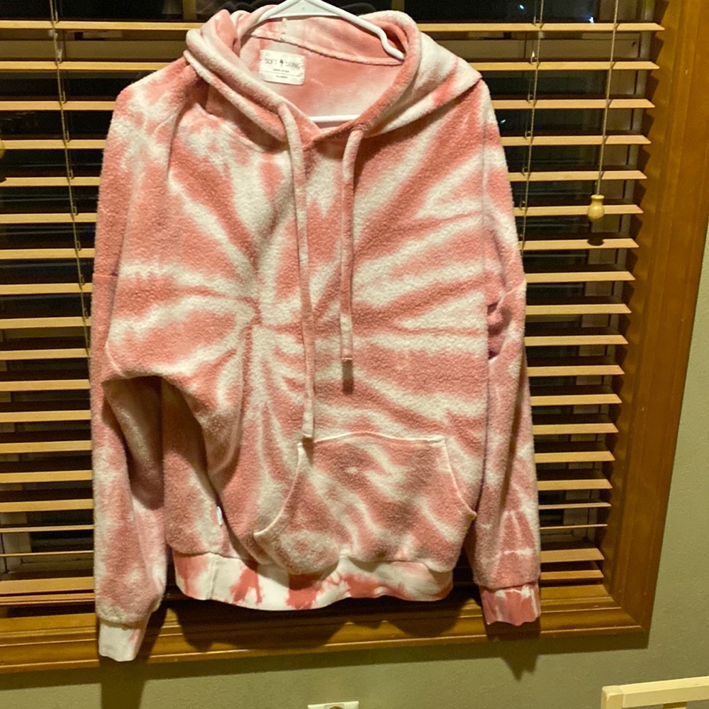 Great post server sweatshirt  pretty colors I. Excellent condition, never worn